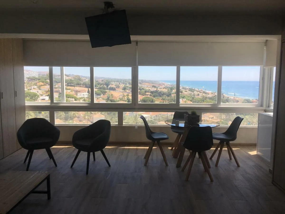 Espectaculares vistas desde estudio en Las Chapas Apartamento Marbella España
