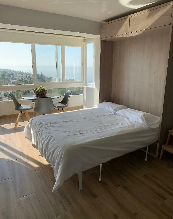 Espectaculares vistas desde estudio en Las Chapas Apartamento Marbella España