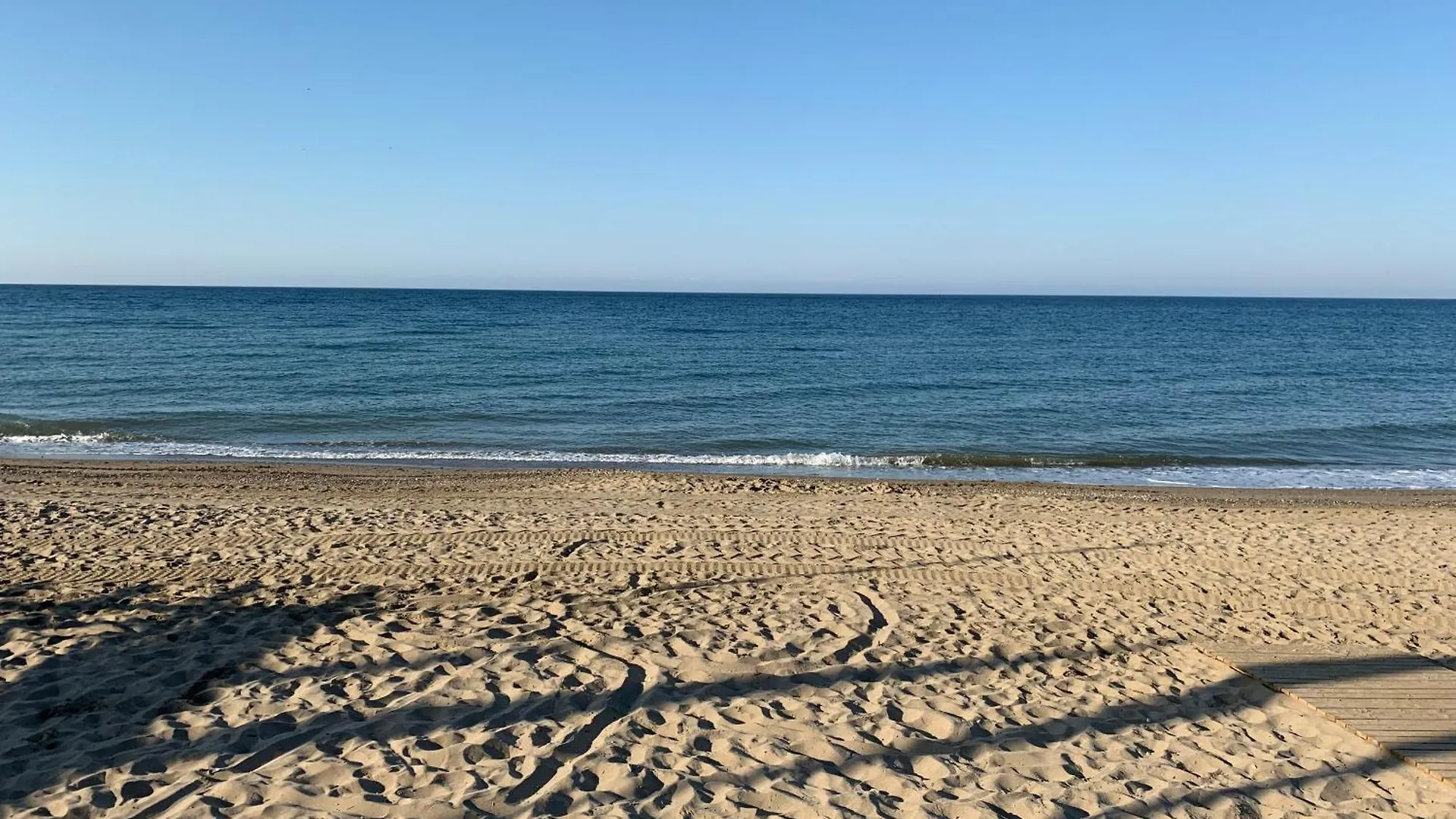 Espectaculares vistas desde estudio en Las Chapas Apartamento Marbella España
